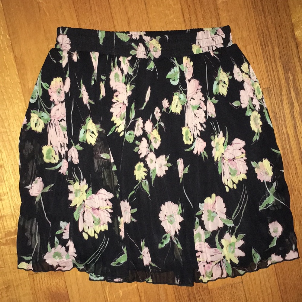Floral pleated skirt